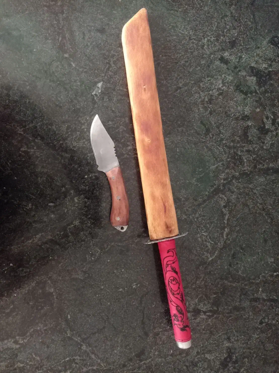 چاقو تزئینی.از جنس فنر فولادی|کوهنوردی و کمپینگ|خرمآباد, |دیوار