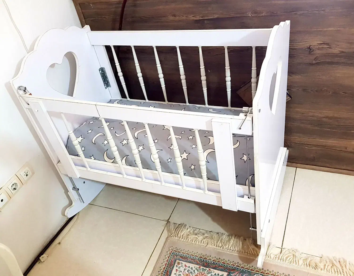 گهواره یا تخت نوزاد|تخت و صندلی بچه|قزوین, |دیوار