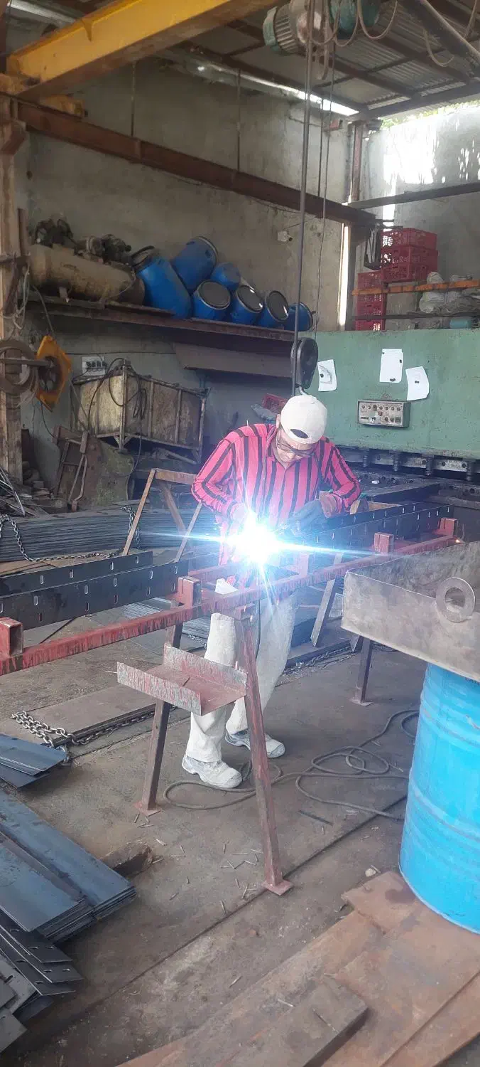 جوشکار سیار،اهنگر،شاستی کشی،ساخت فریم،نصب والپست|خدمات پیشه و مهارت|تهران, تجریش|دیوار