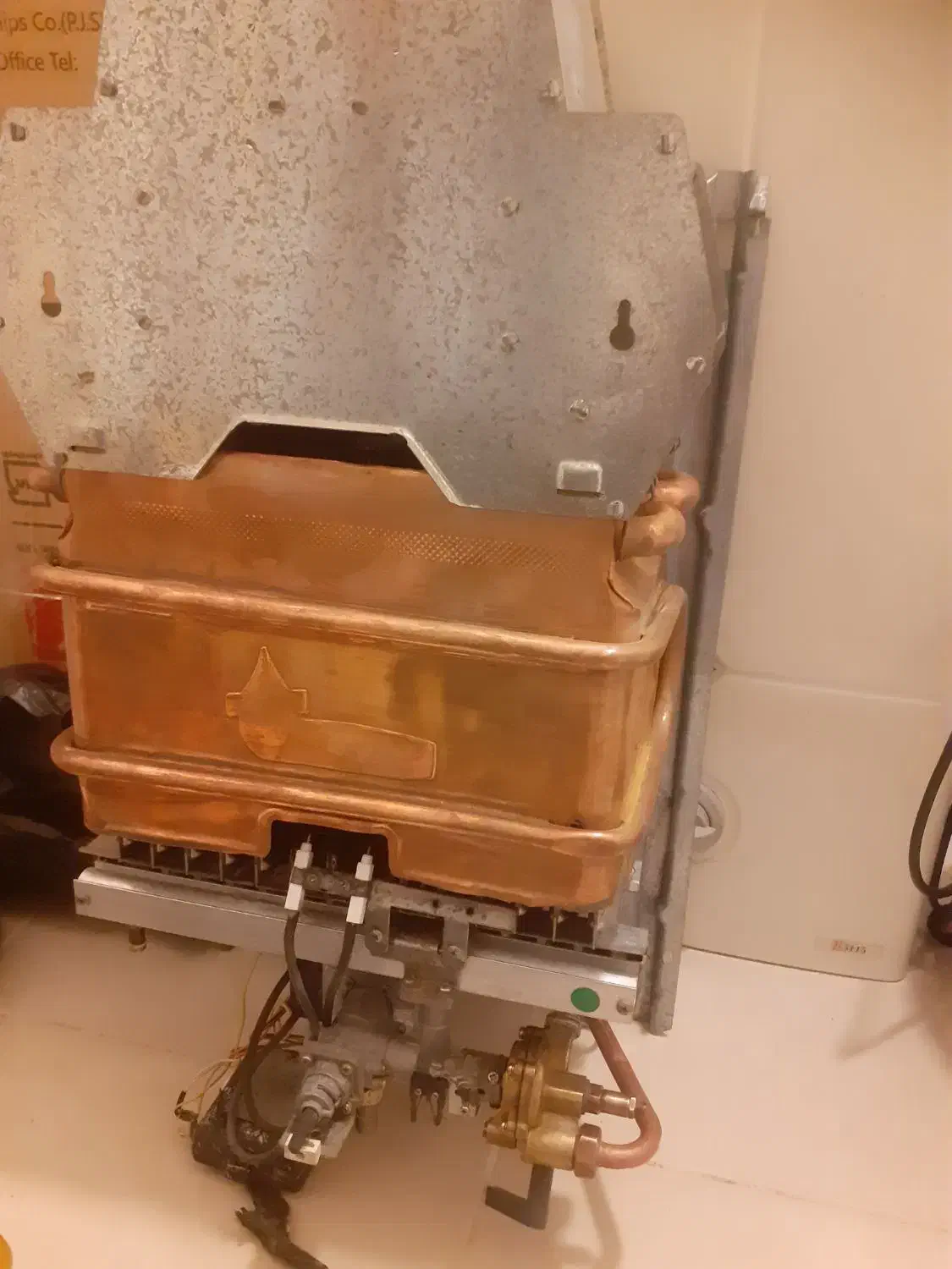 ابگرمکن ۳۱۱۵ بوتان وایرانشرق در حد نو با مبدل نو|آبگرمکن، پکیج، شوفاژ|قرچک, شهرک الحدید|دیوار