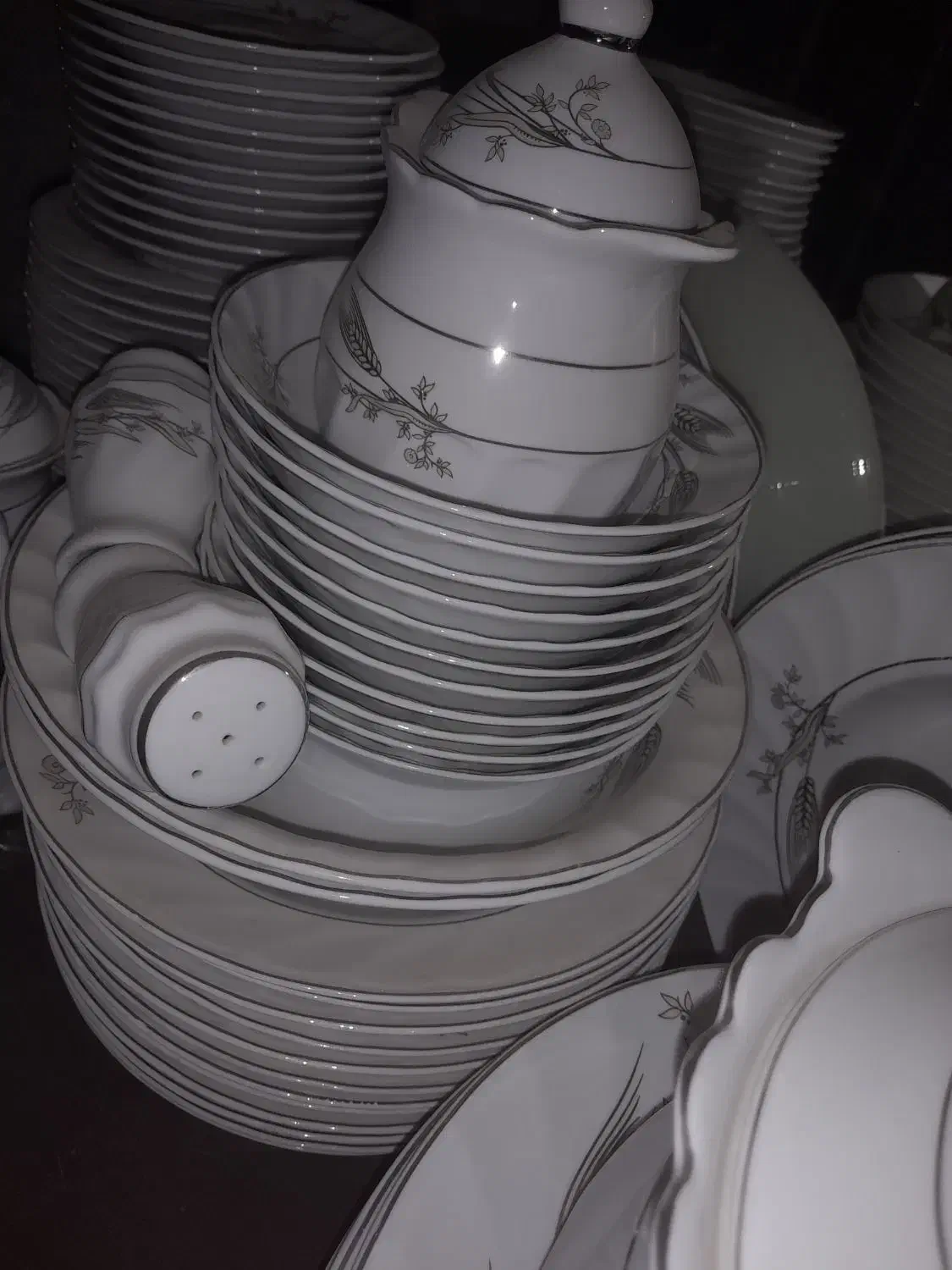 سرویس چینی ۱۲ نفره اسپیدار|ظروف سرو و پذیرایی|قم, ولیعصر|دیوار