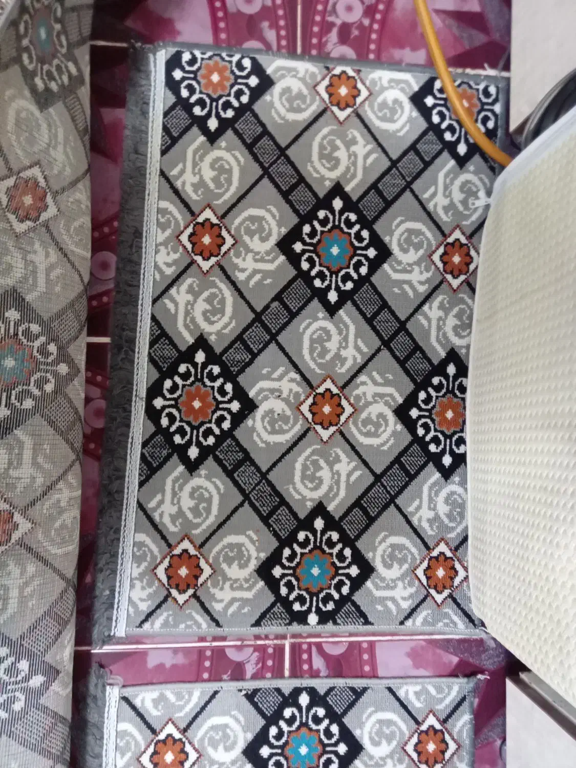 گلیم خشک و ۳تا پادری رنگ خودش|گلیم، جاجیم، گبه|نهاوند, |دیوار