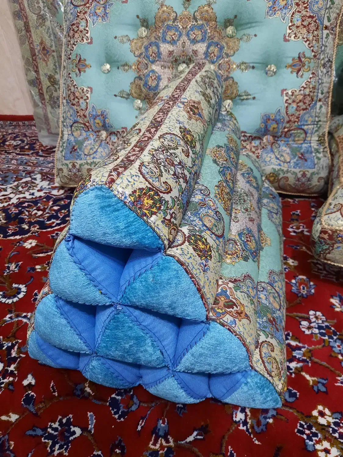 شاه نشین|پشتی|سنندج, |دیوار