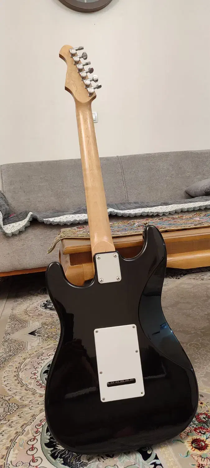 گیتار الکتریک آریا مدل STG اصل کره با آمپلی فایر|گیتار، بیس، امپلیفایر|سنندج, |دیوار