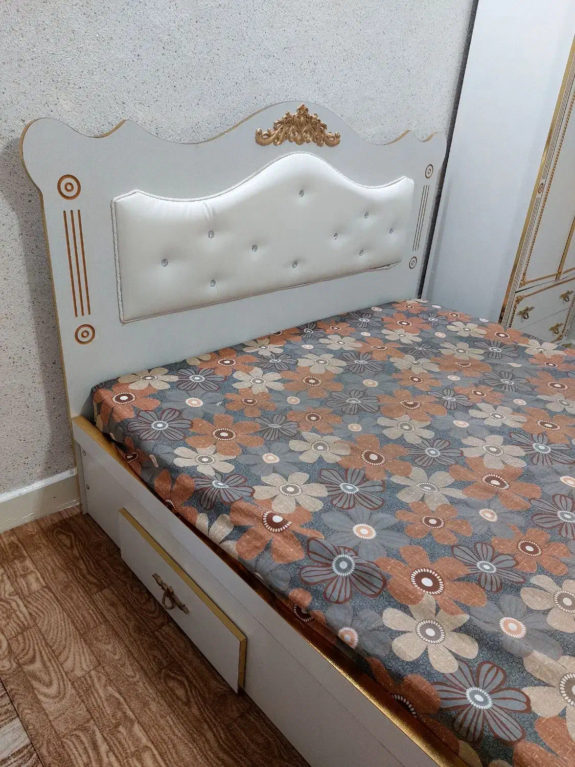 تخت کمد جاکفشی میز آرایش دراور|تخت و سرویس خواب|کبودرآهنگ, |دیوار