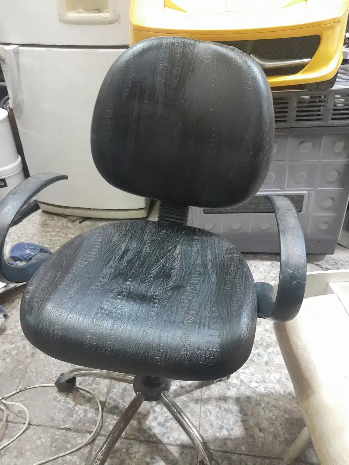 صندلی گردان|صندلی و نیمکت|رشت, نخودچر|دیوار