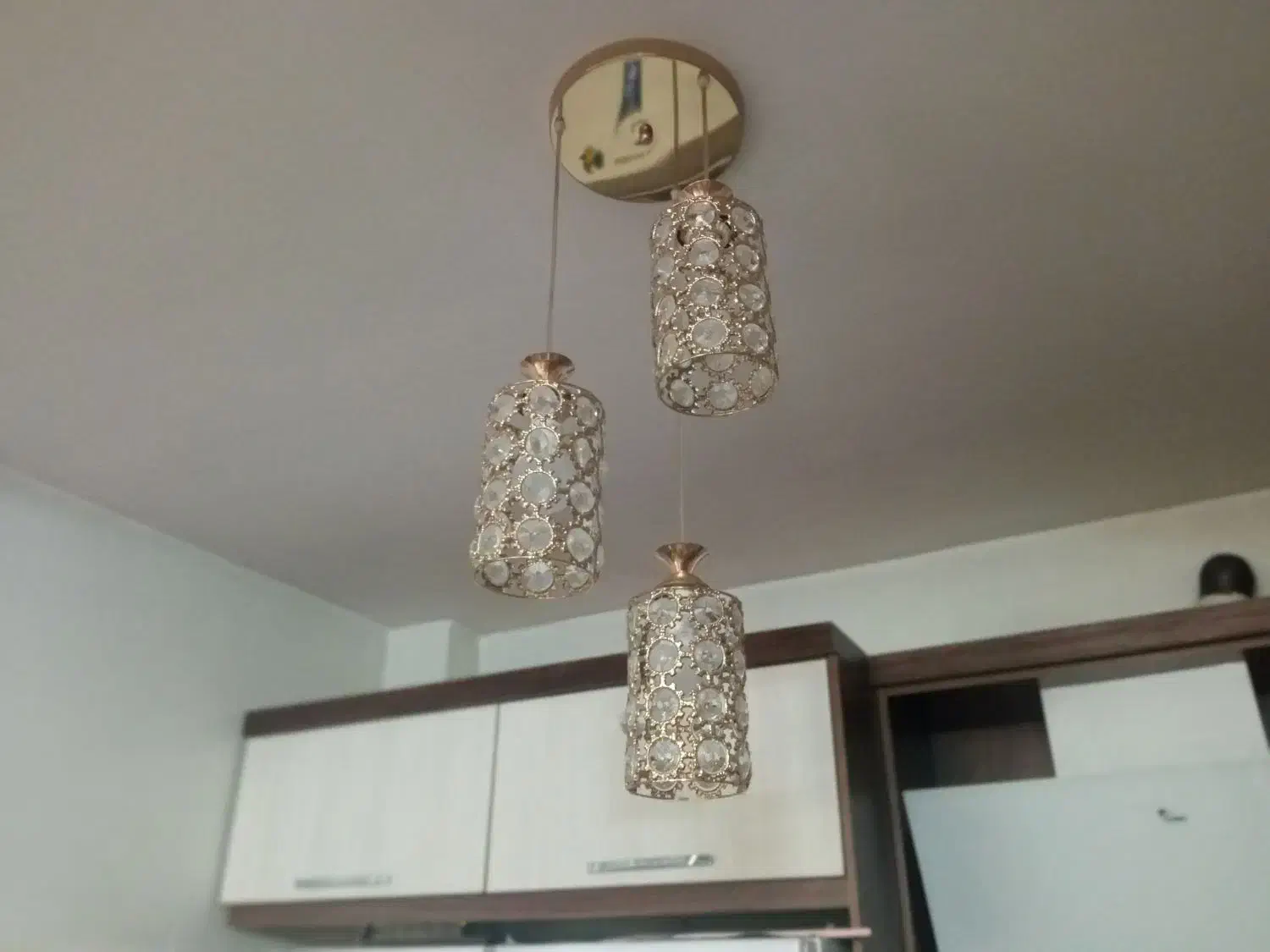 لوستر برنزی سه تایی|لوستر و چراغ آویز|اراک, |دیوار