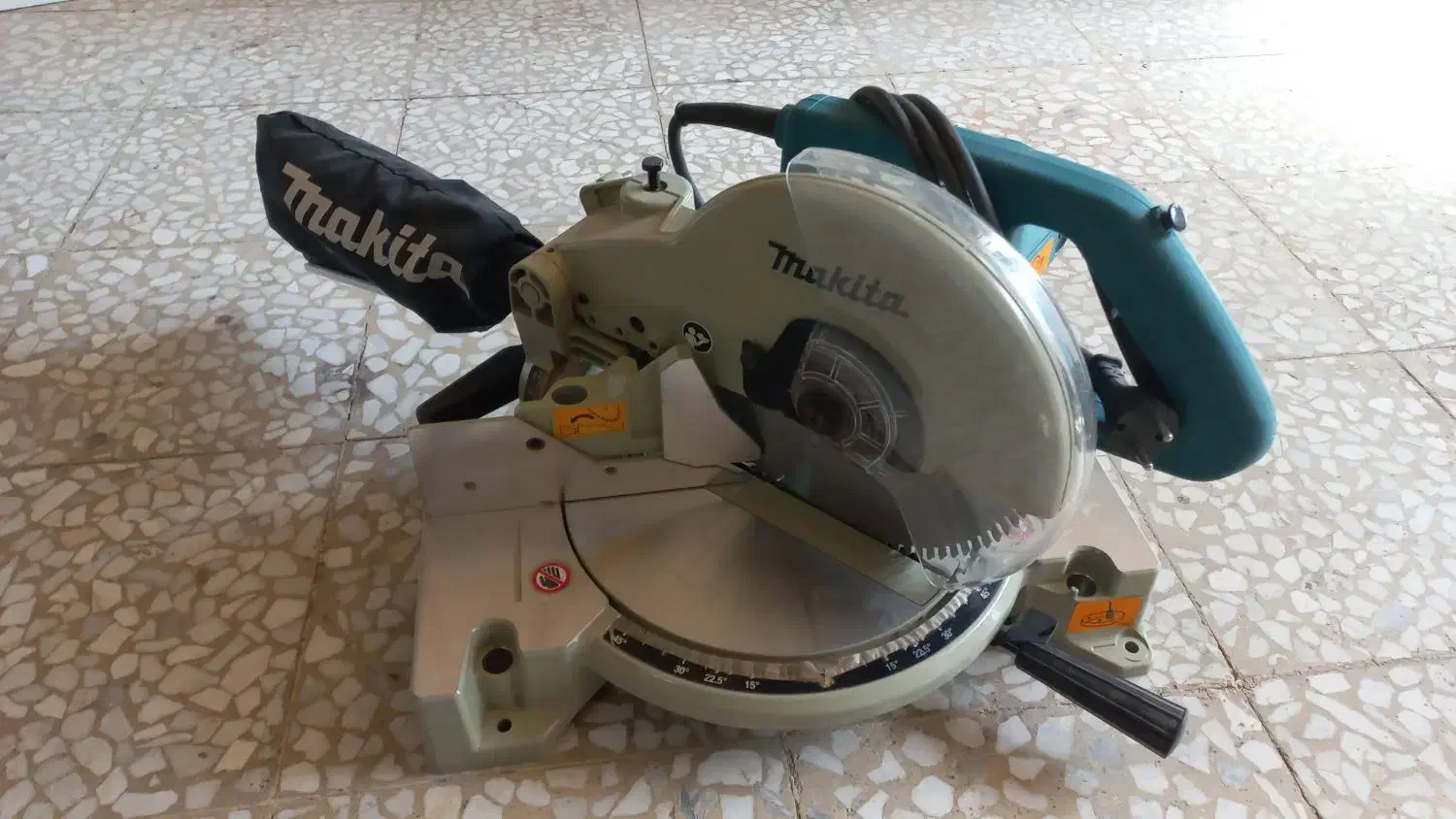 فارسی بر|ابزارآلات|اصفهان, باغ فردوس|دیوار