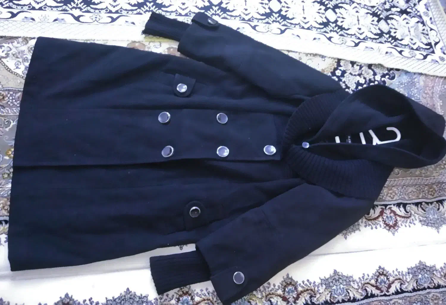 تمام لباسها کاملا تمیز و سالم|لباس|اندیشه, اندیشه فاز ۳|دیوار