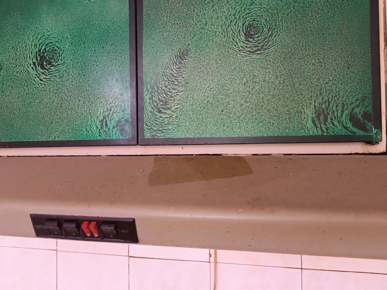 کابینت و یک عدد هود|هود|بم, |دیوار