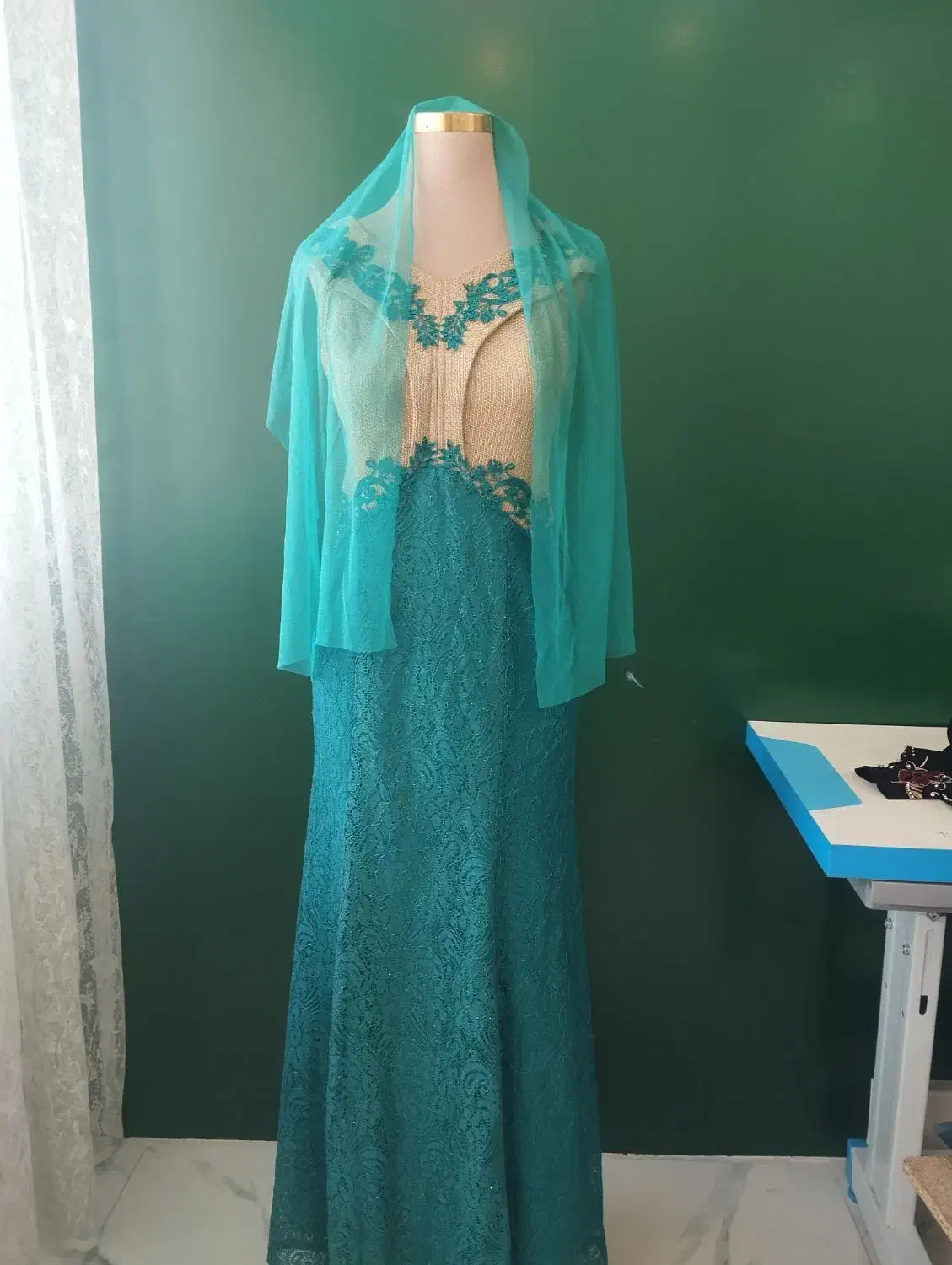 لباس مجلسی|لباس|شهریار, کهنز|دیوار