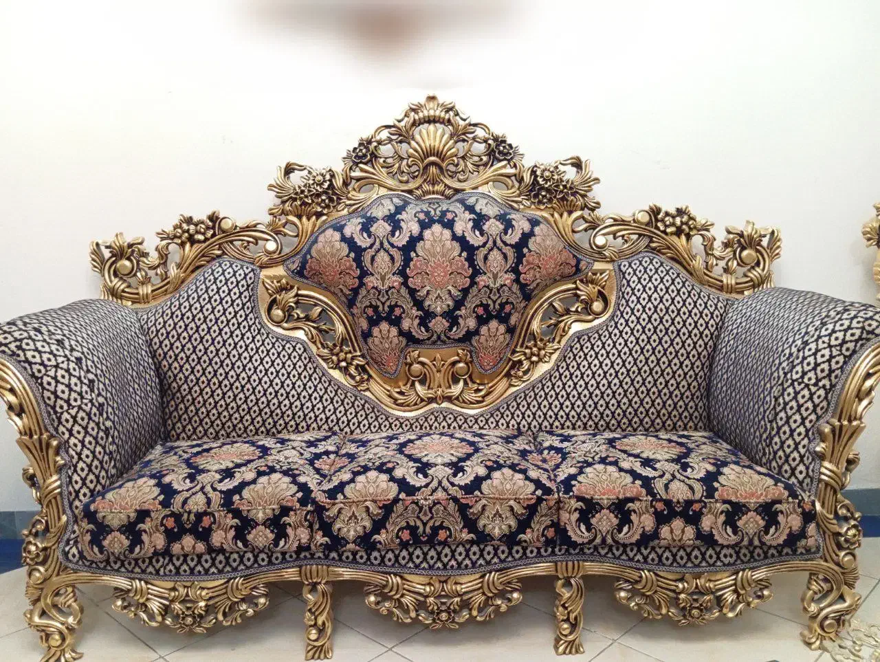 مبل سلطنتی لوکس سفارشی|مبلمان خانگی و میز عسلی|صفادشت, |دیوار