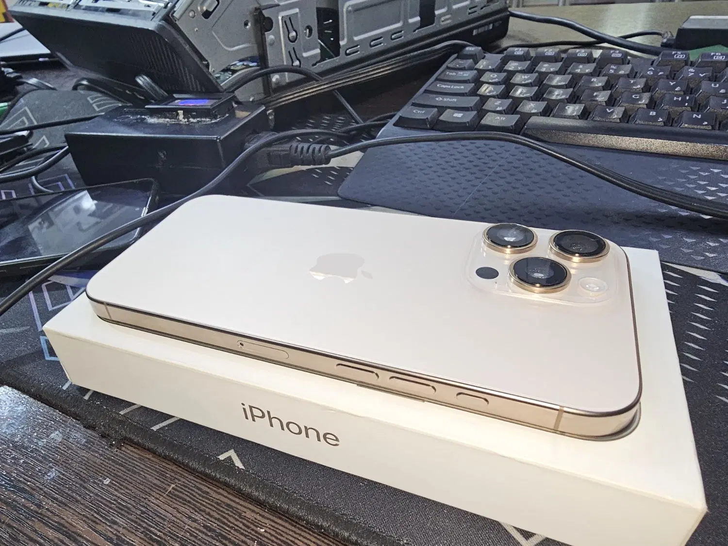16 pro max|موبایل|شیراز, ریشمک|دیوار