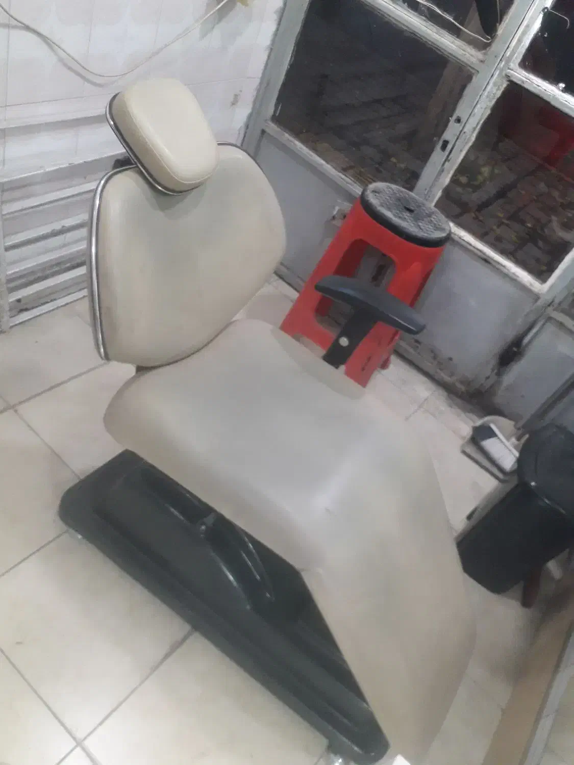 ۱صندلی مفت|آرایشگاه و سالن‌های زیبایی|مشهد, شهید معقول|دیوار