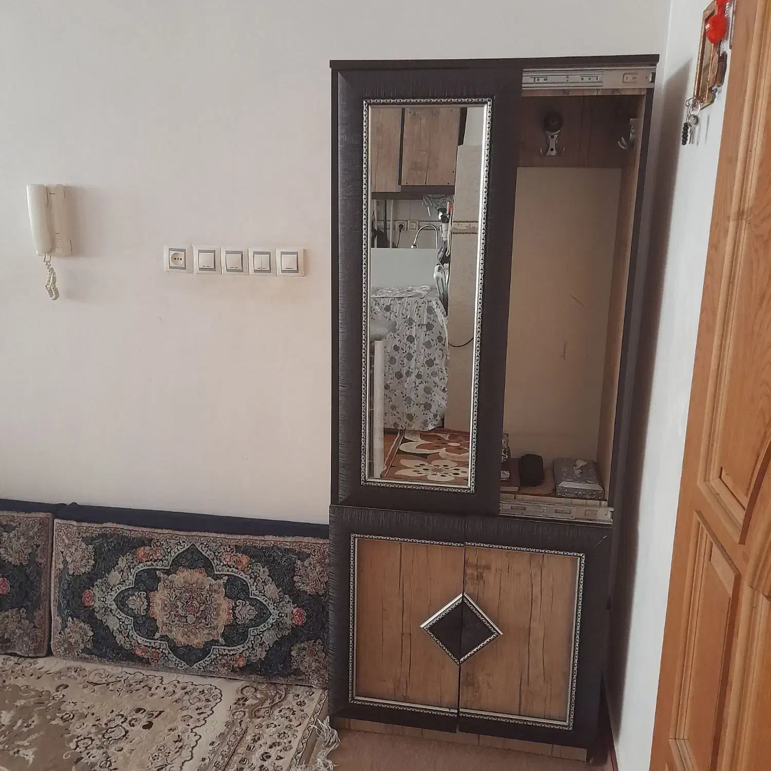 جاکفشی|جاکفشی، کمد، دراور|اردبیل, |دیوار