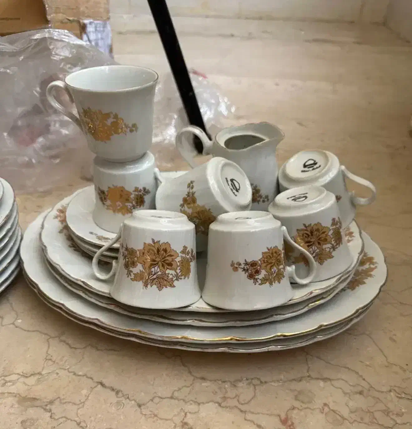 سرویس چینی قدیمی|ظروف سرو و پذیرایی|قم, باجک یک|دیوار