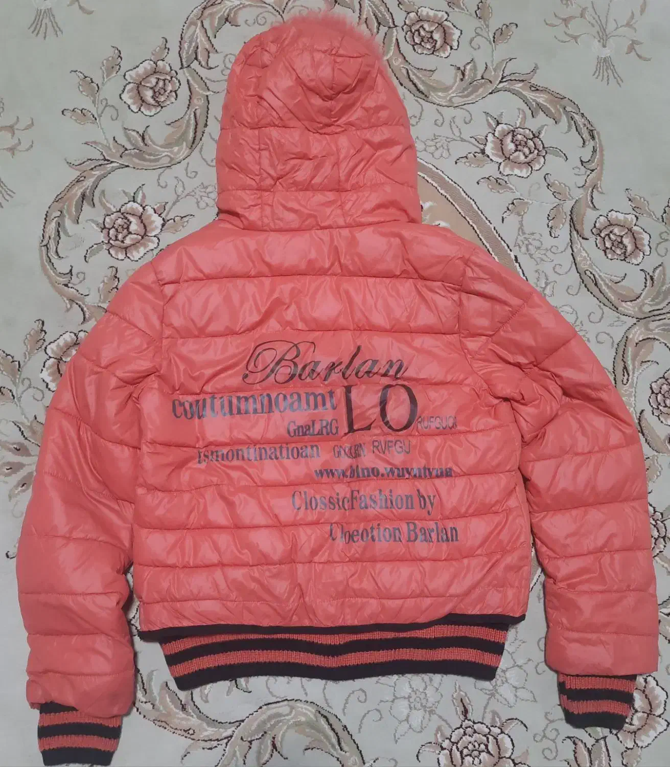 دو عدد کاپشن نو|لباس|ساری, |دیوار