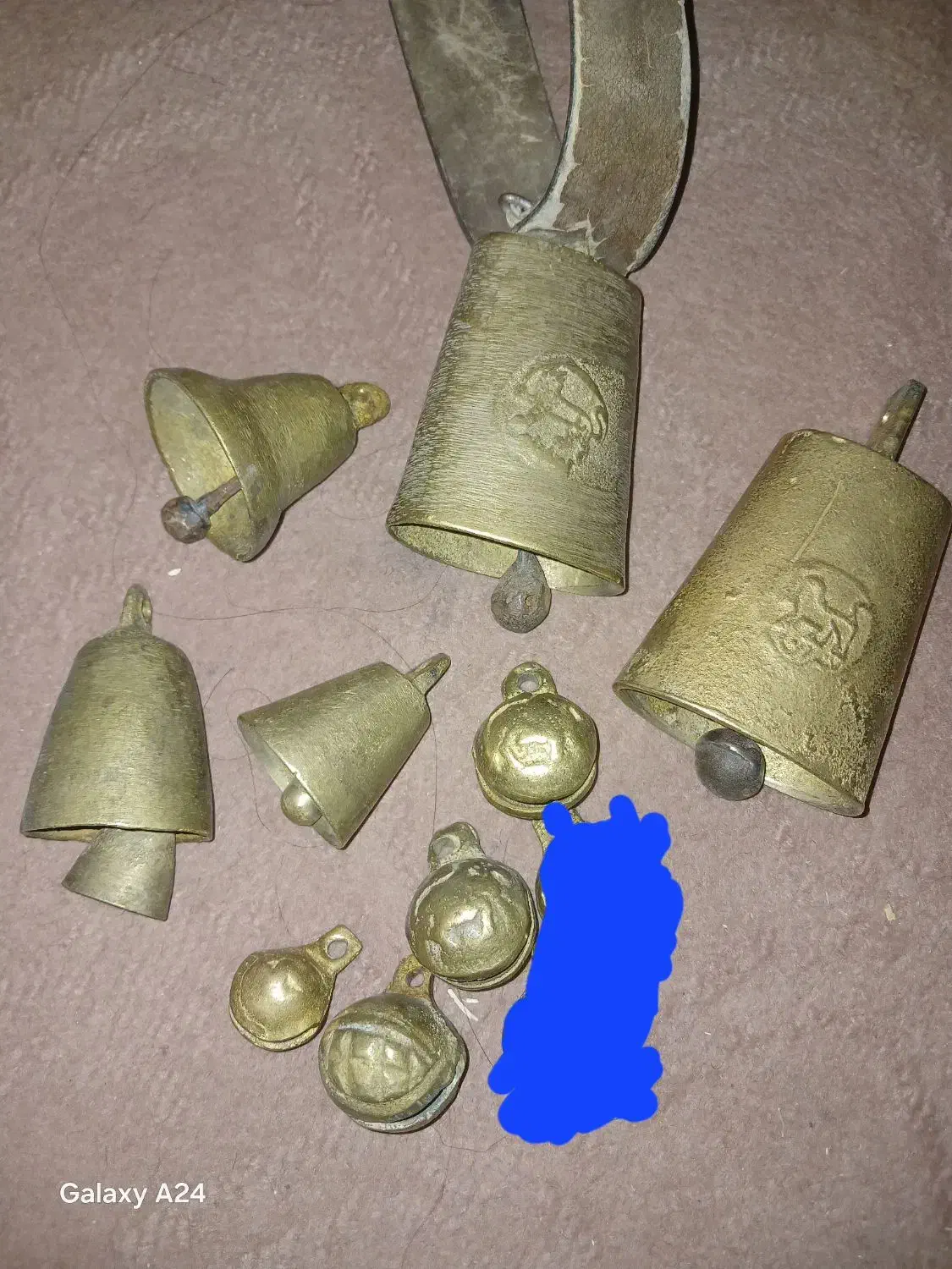 زنگوله و قورچه|کلکسیون اشیاء عتیقه|شهرضا, |دیوار