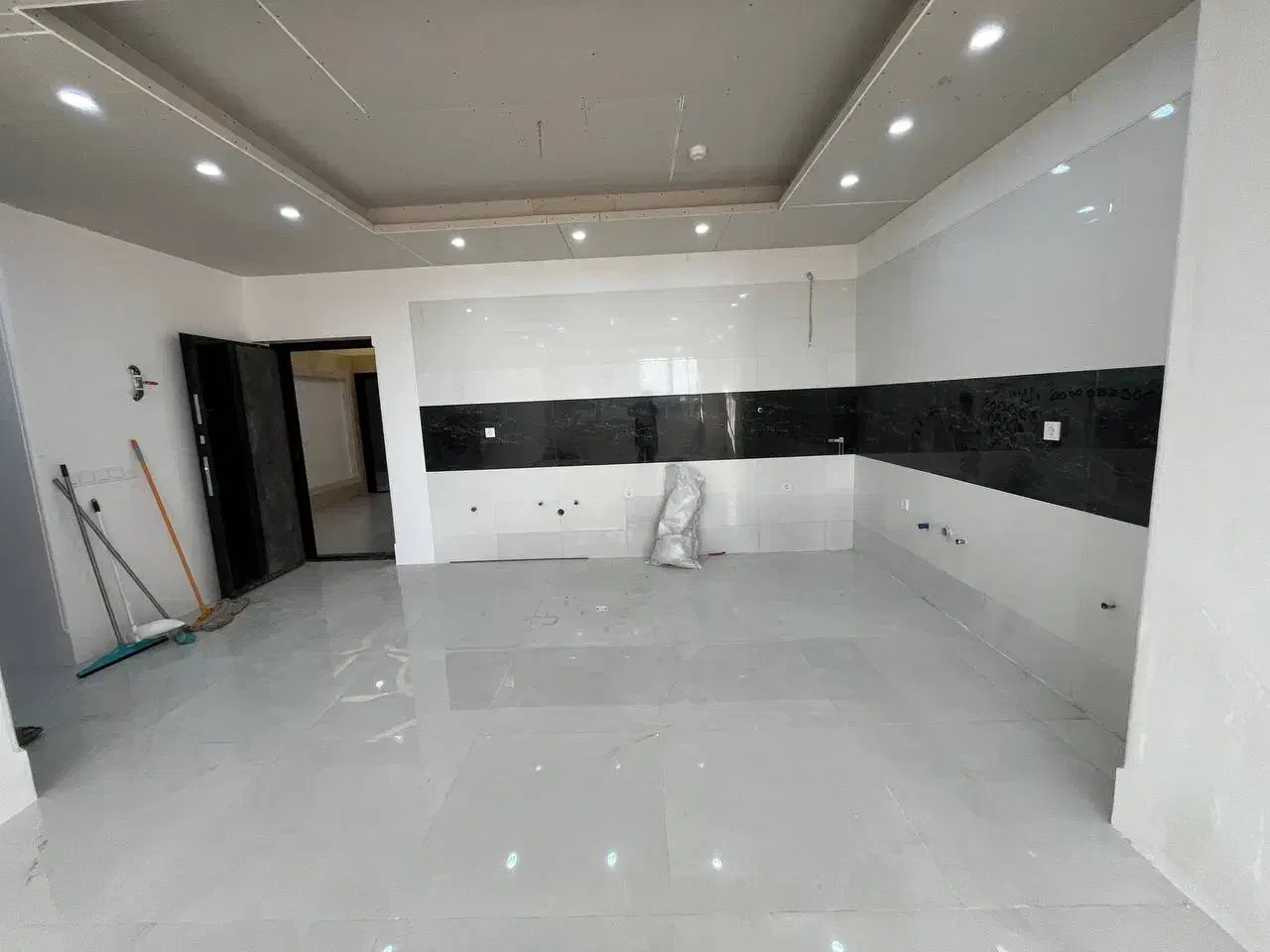 نوساز خاص و شیک جنوبی نورگیر فاز ۲|فروش آپارتمان|هشتگرد, فاز ۱ مهستان|دیوار