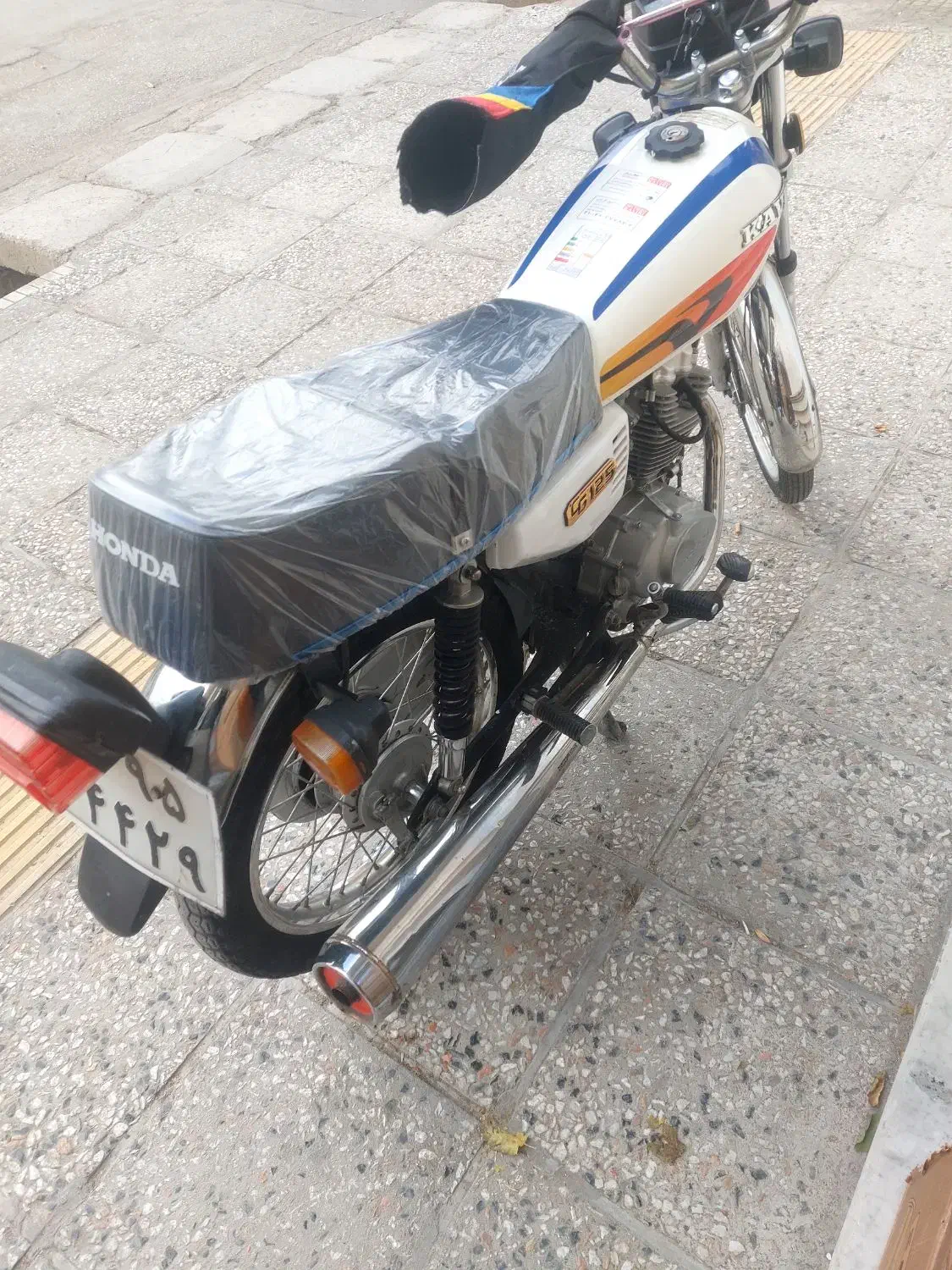 کویر مدل 93|موتورسیکلت|نی‌ریز, |دیوار