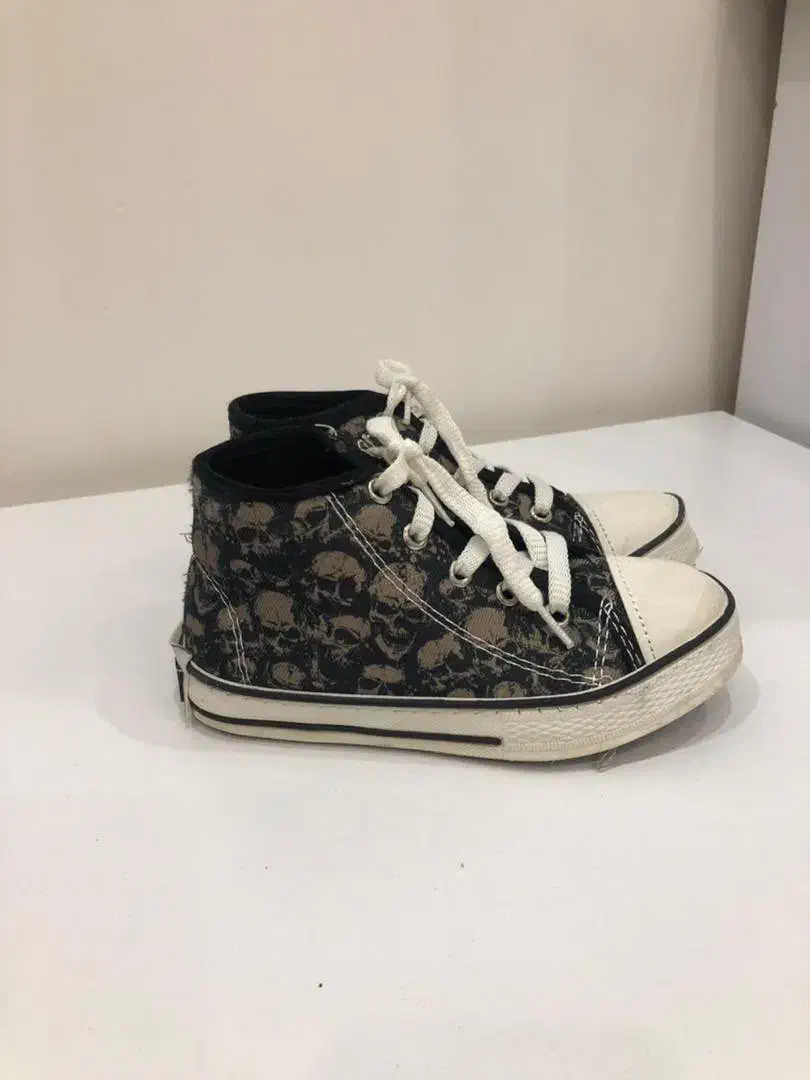 کتونی بچگانه|کفش و لباس بچه|رشت, یخسازی|دیوار