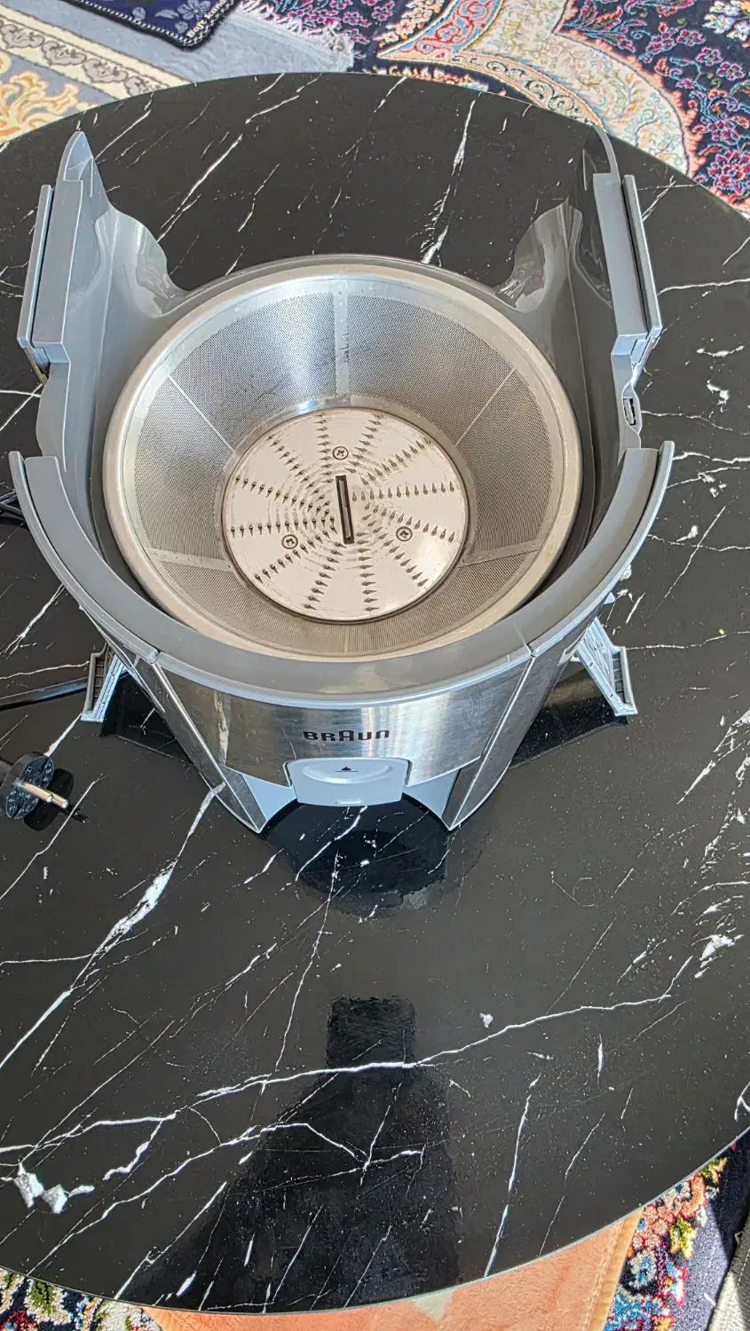 آبمیوه گیری براون J700 فقط ۳ بار ازش استفاده شده|آبمیوه‌گیر و آب‌مرکبات‌گیر|بیضا, |دیوار