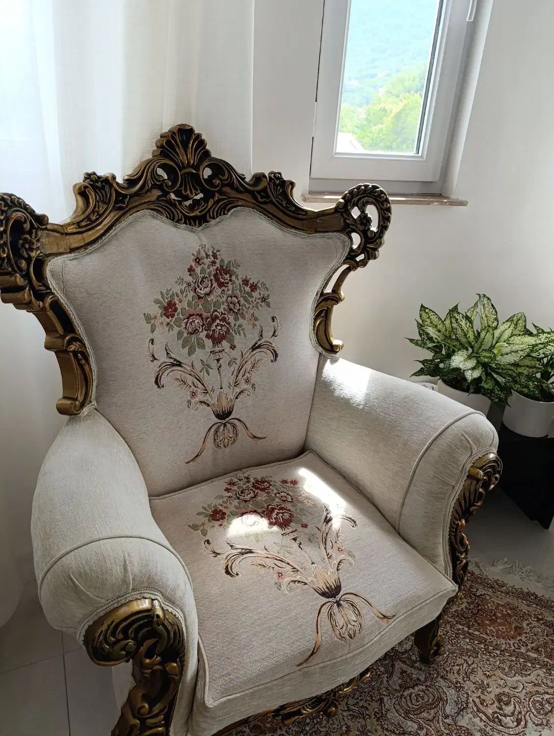 مبل سلطنتی چوب گردو نه نفره کاملا سالم|مبلمان خانگی و میز عسلی|ماسال, |دیوار