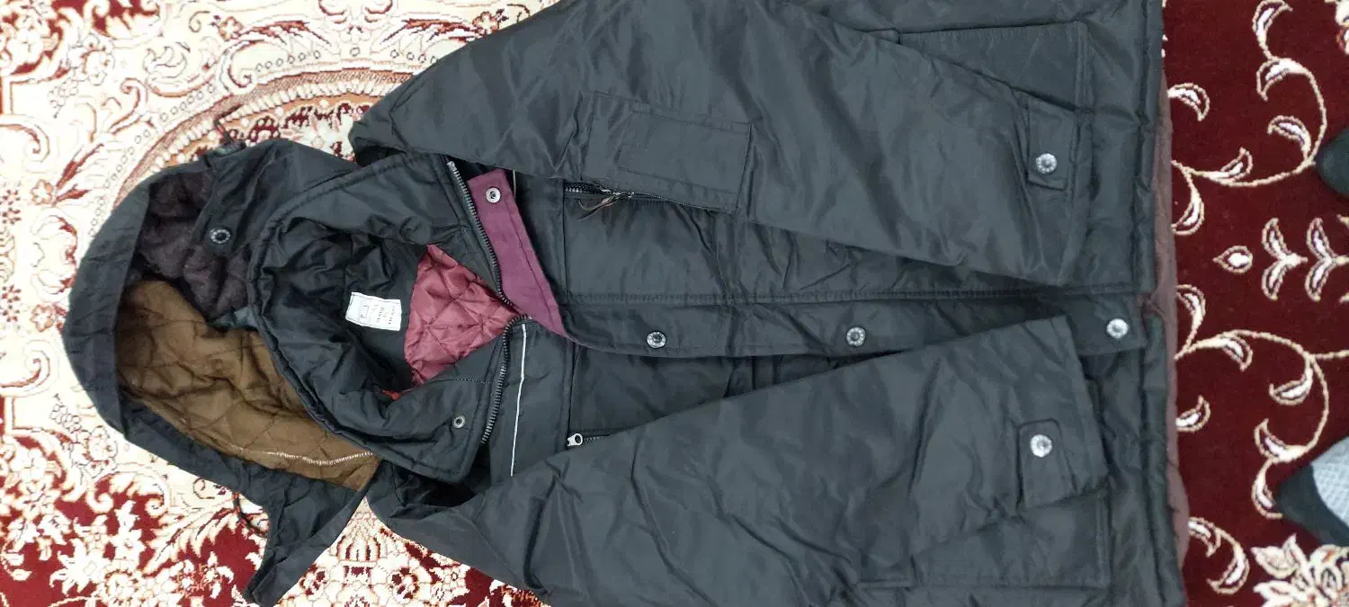 کاپشن|لباس|سلماس, |دیوار