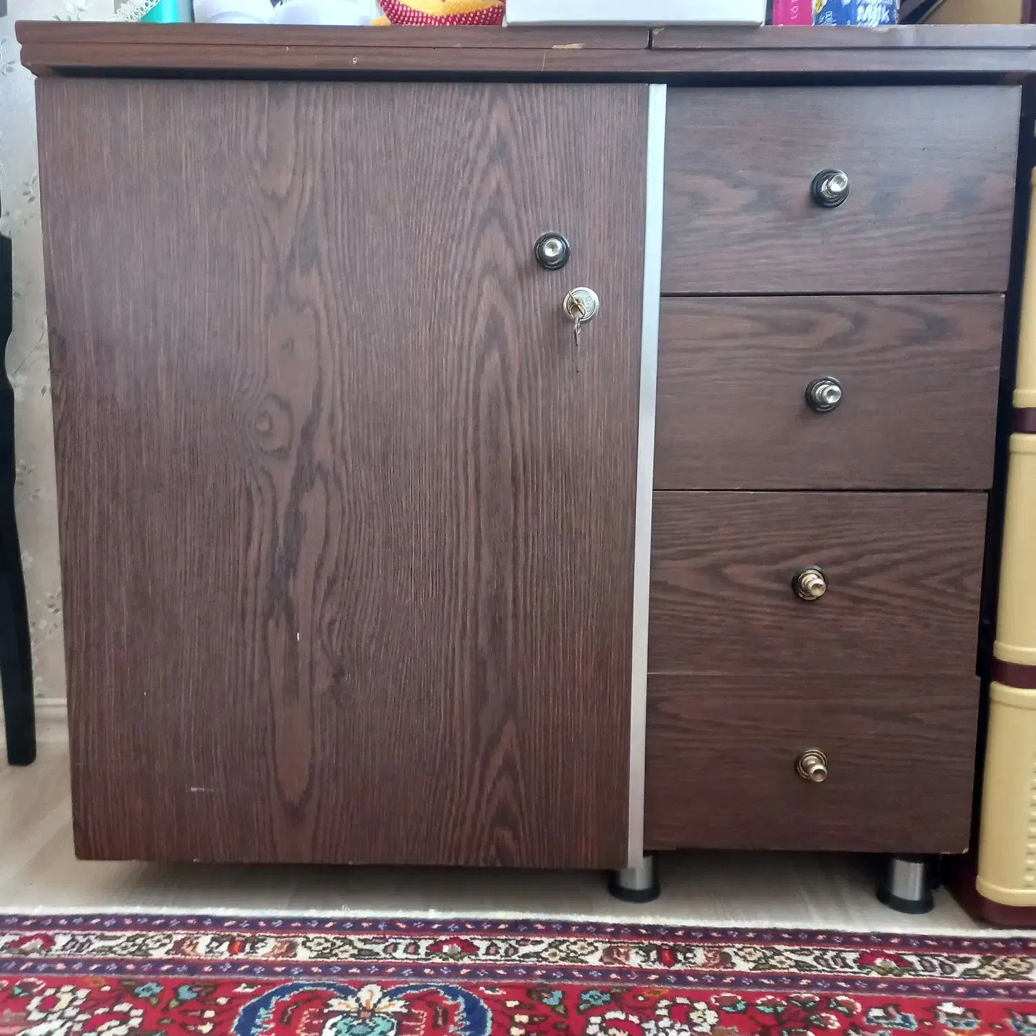 میز چرخ چوبی|لوازم خیاطی و بافتنی|ارومیه, |دیوار