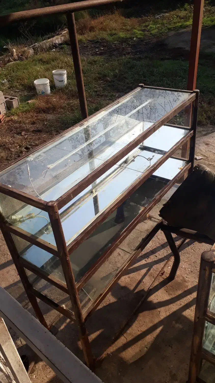 ویترین شیشه ای دور آهنی|بوفه، ویترین، کنسول|رشت, شکار اسطلخ|دیوار