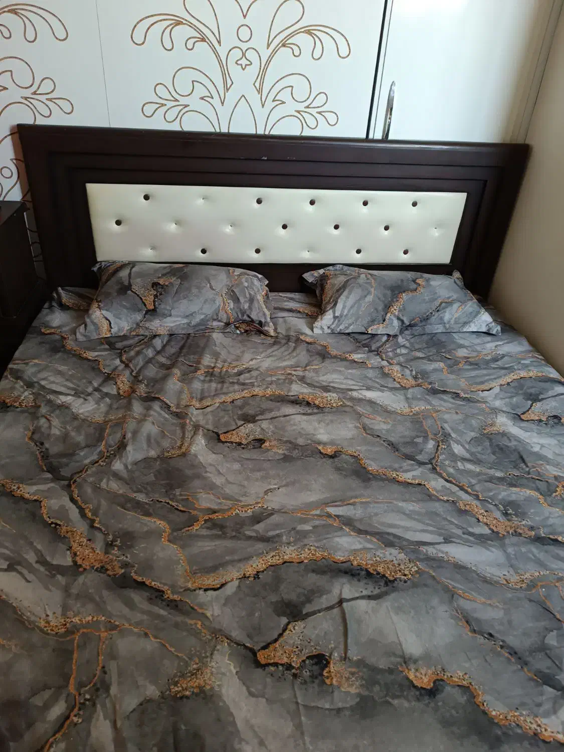 تخت خواب دونفره بزرگ همراه با خوشخواب طبی|تخت و سرویس خواب|مشهد, حجت|دیوار