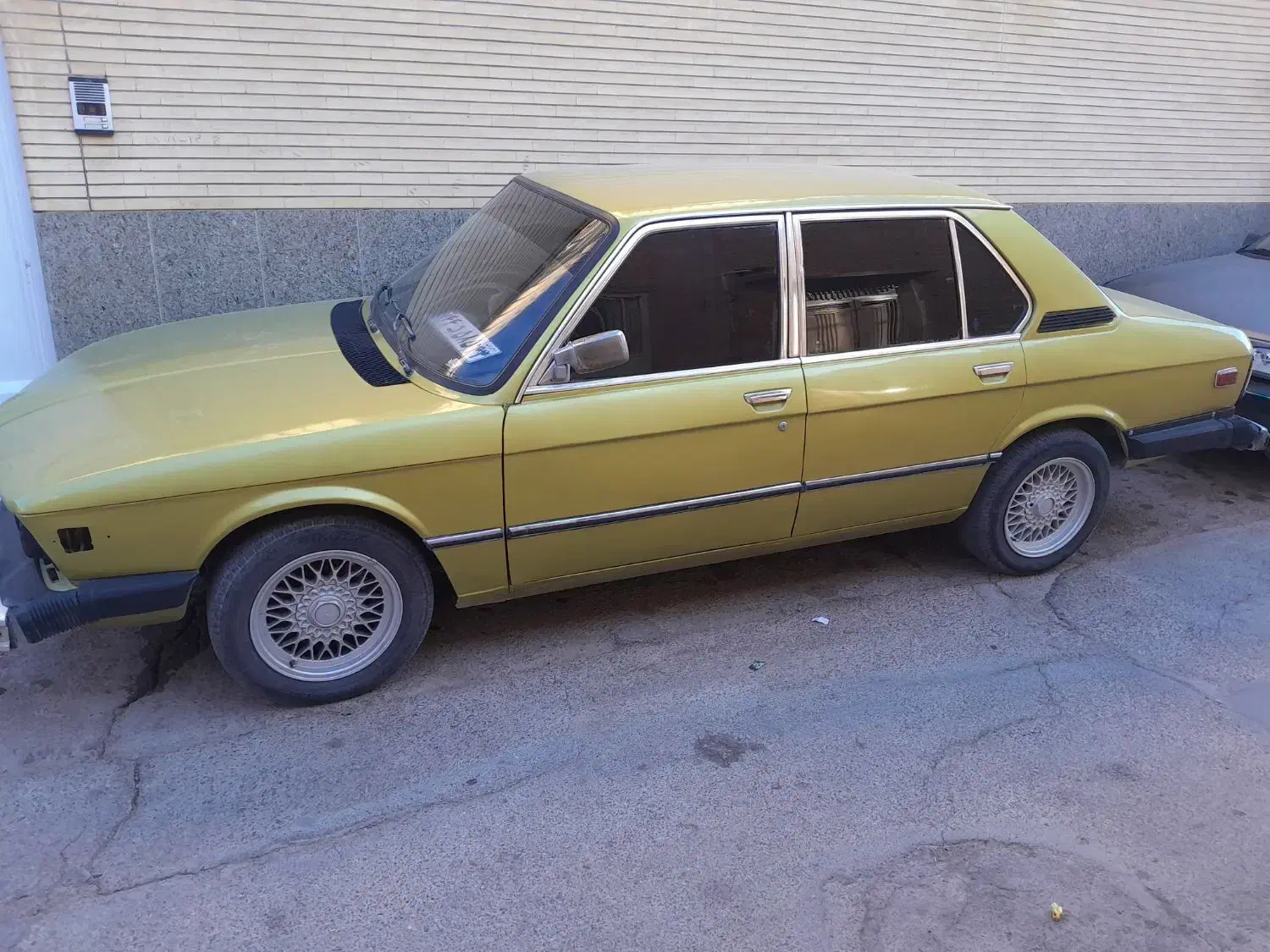 بی ام و۵۱۸|خودرو کلاسیک|شاهینشهر, خانه کارگر|دیوار