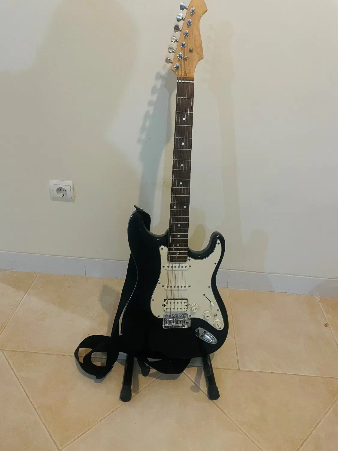 گیتار الکتریک|گیتار، بیس، امپلیفایر|شیراز, معالی‌آباد|دیوار