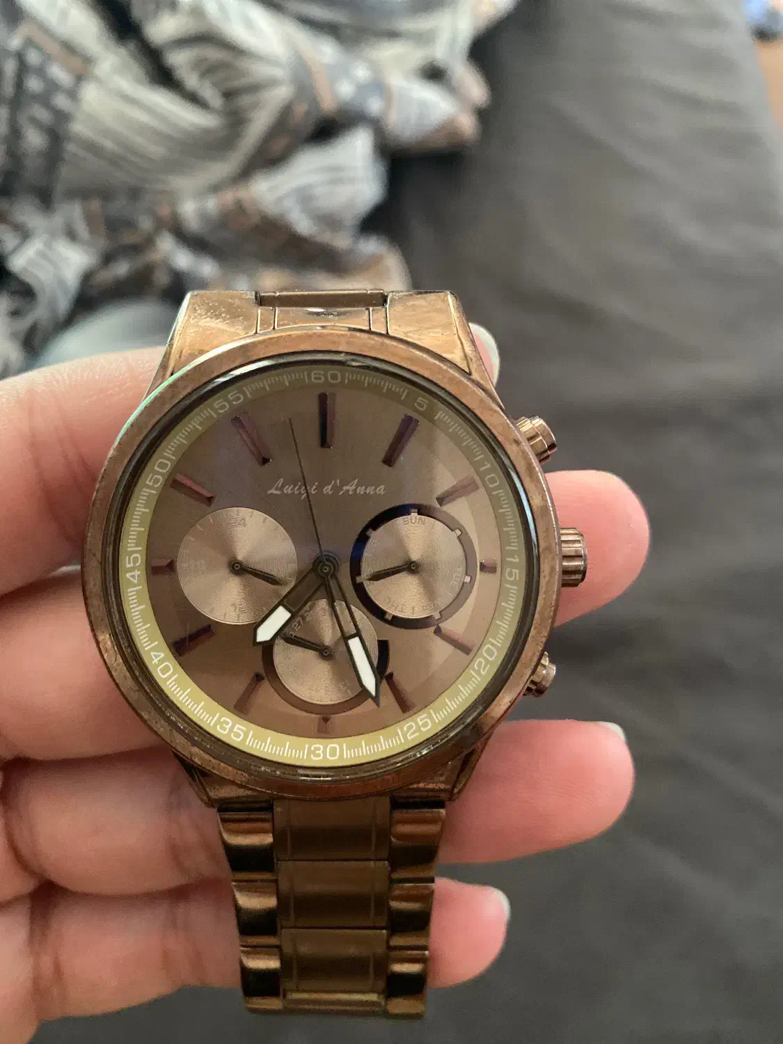 ساعت لوییجی د آنا برنز|ساعت|رشت, منظریه|دیوار