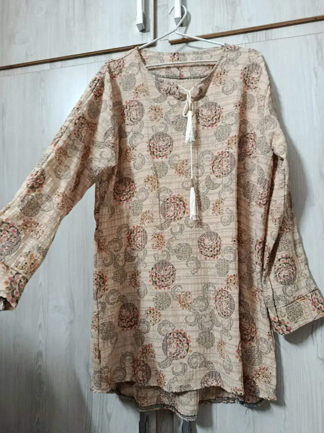 تونیک|لباس|بروجرد, |دیوار