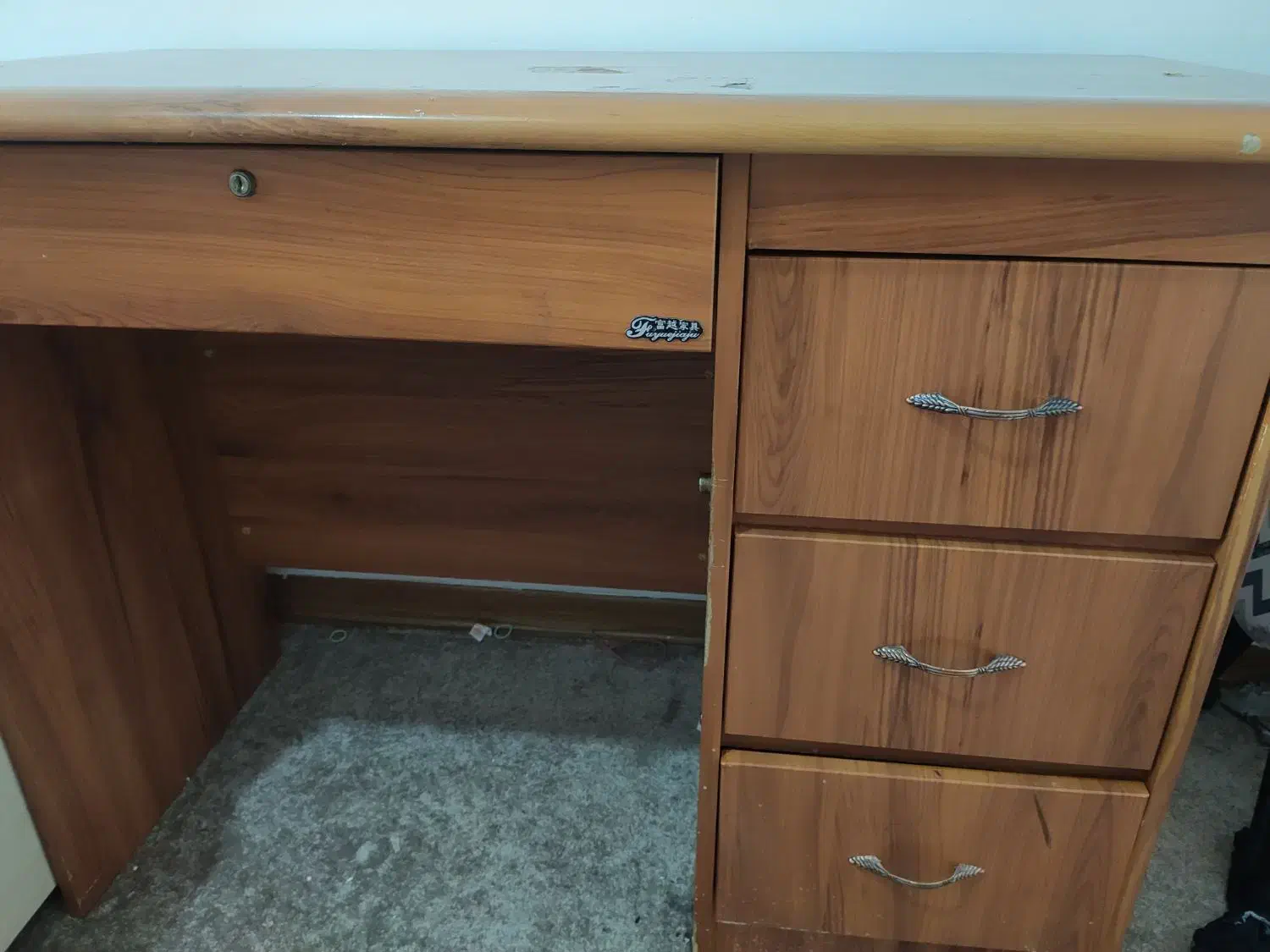 میز تحریر|میز تحریر و کامپیوتر|جم, |دیوار