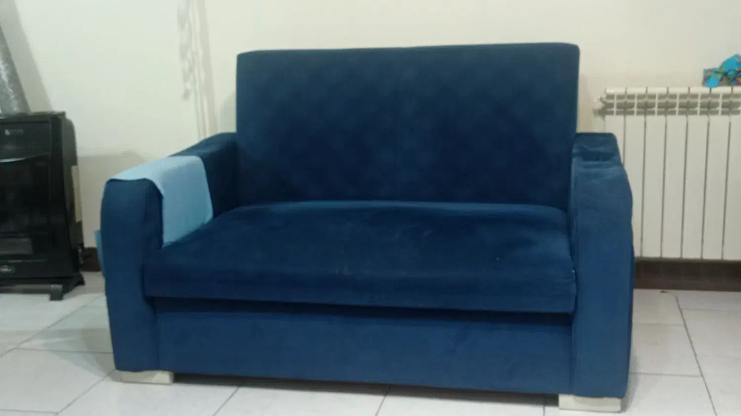 نیم ست ۵ نفره  و میز وسط|مبلمان خانگی و میز عسلی|رشت, کاکتوس|دیوار