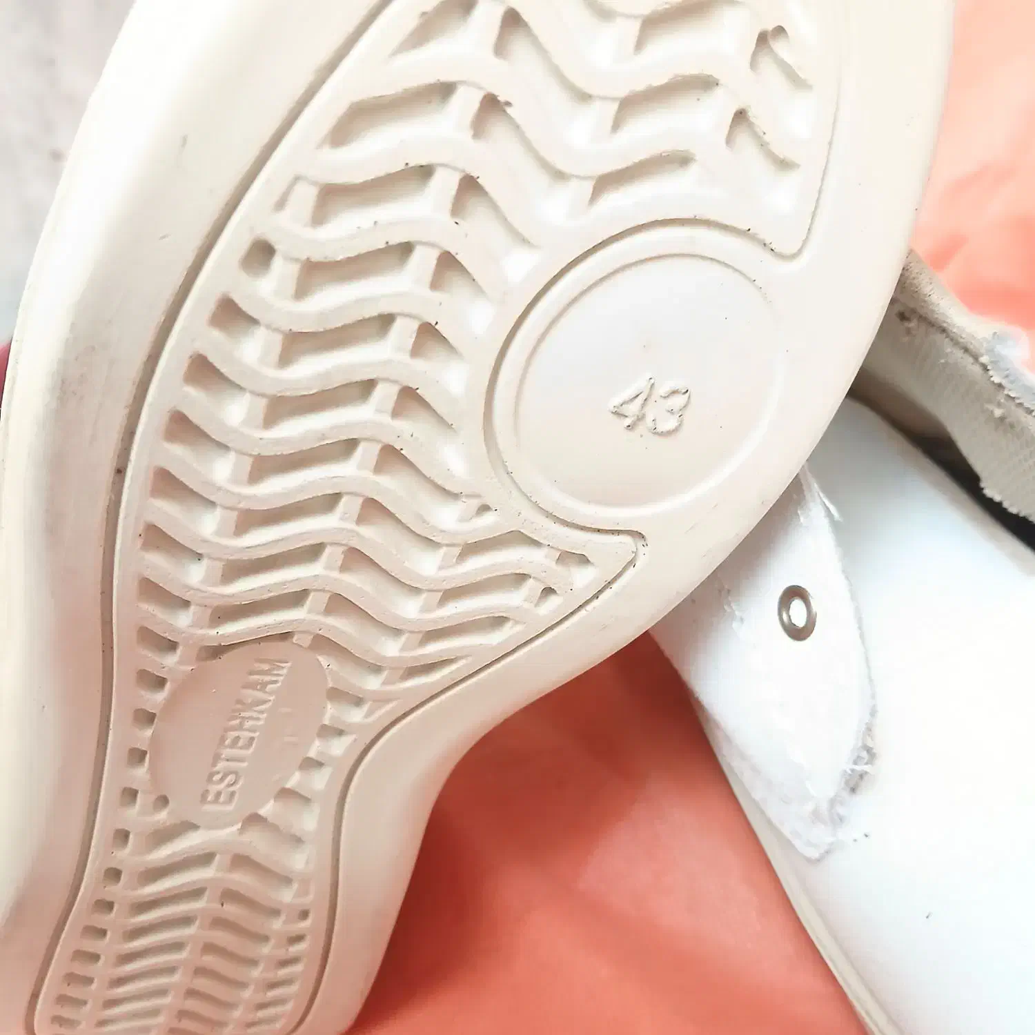 کفش کار|کیف، کفش، کمربند|کاشان, عربها|دیوار