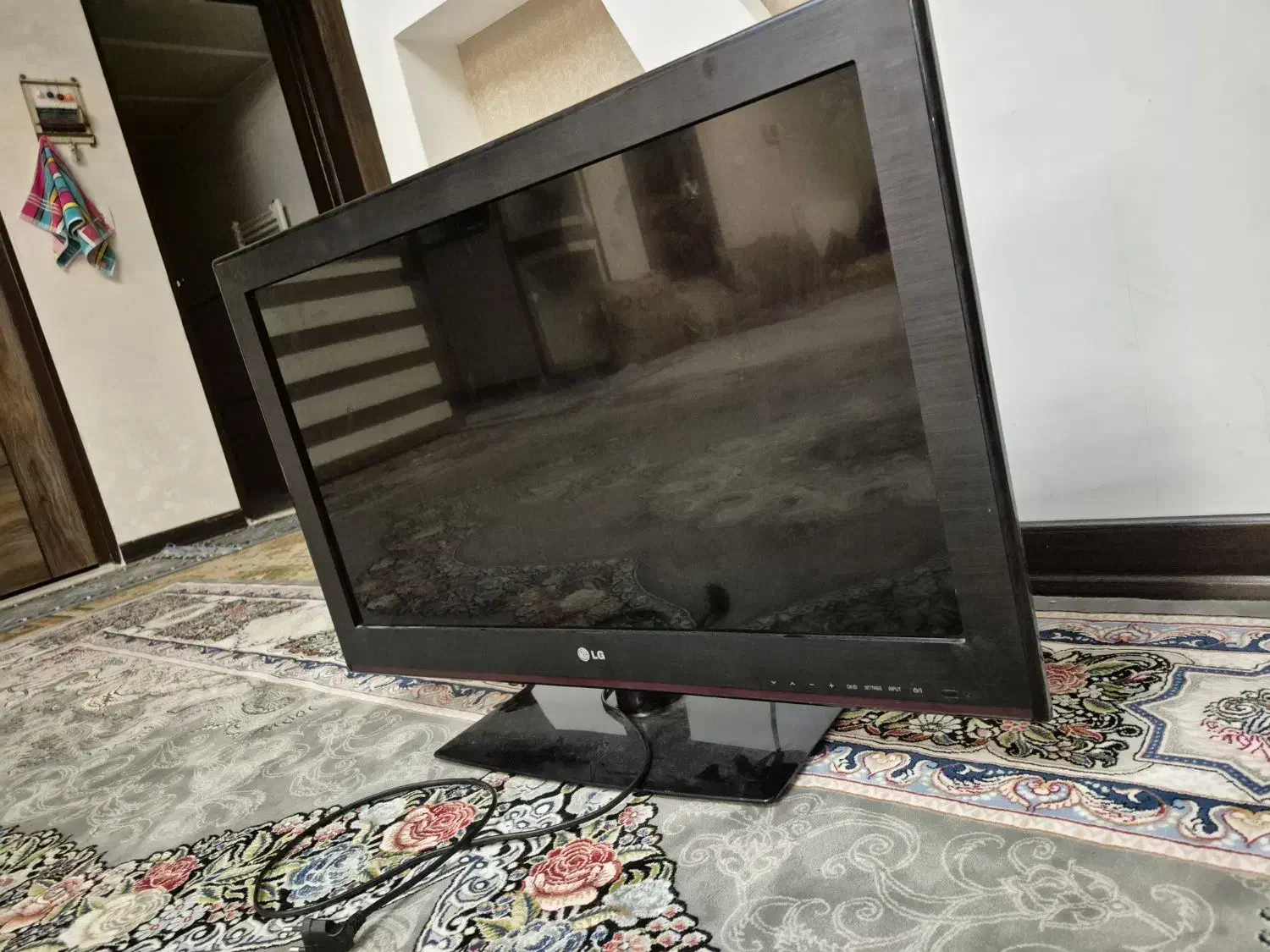 تلویزیون ۳۲ اینچ|تلویزیون و پروژکتور|بروجن, |دیوار