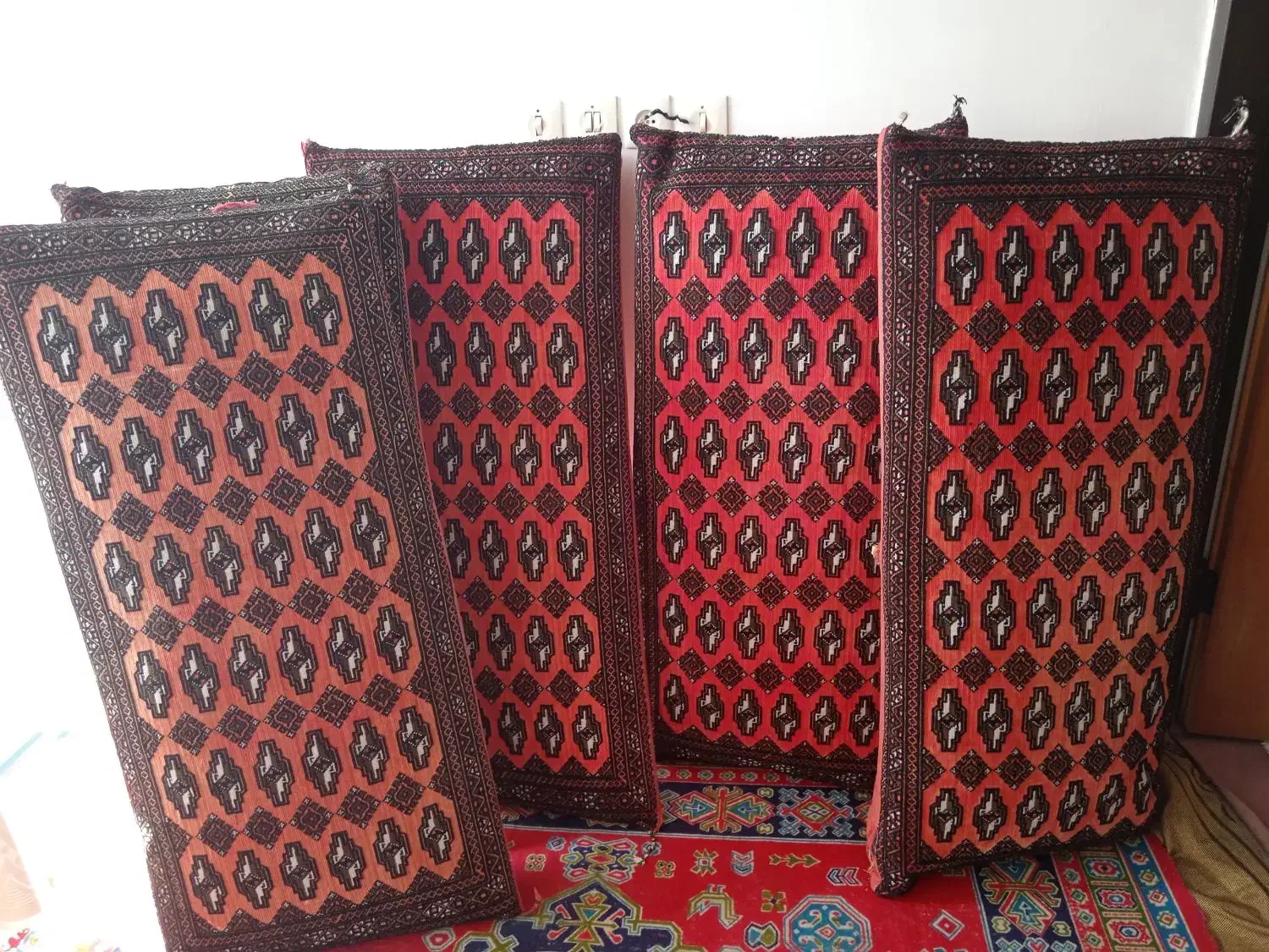 پشتی مخطع|پشتی|خمینی‌شهر, |دیوار