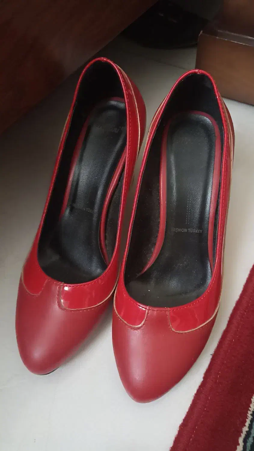 کفش قرمز|کیف، کفش، کمربند|مشهد, کارده|دیوار