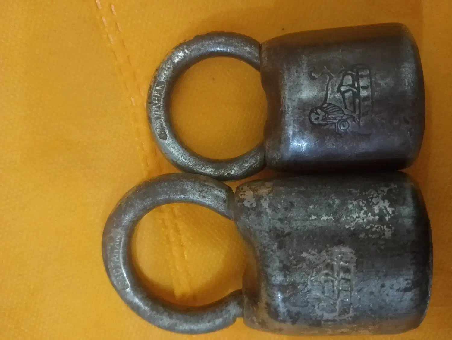 دو عدد قفل قدیمی شیرنشان بدون کلید|کلکسیون اشیاء عتیقه|اصفهان, دهنو|دیوار