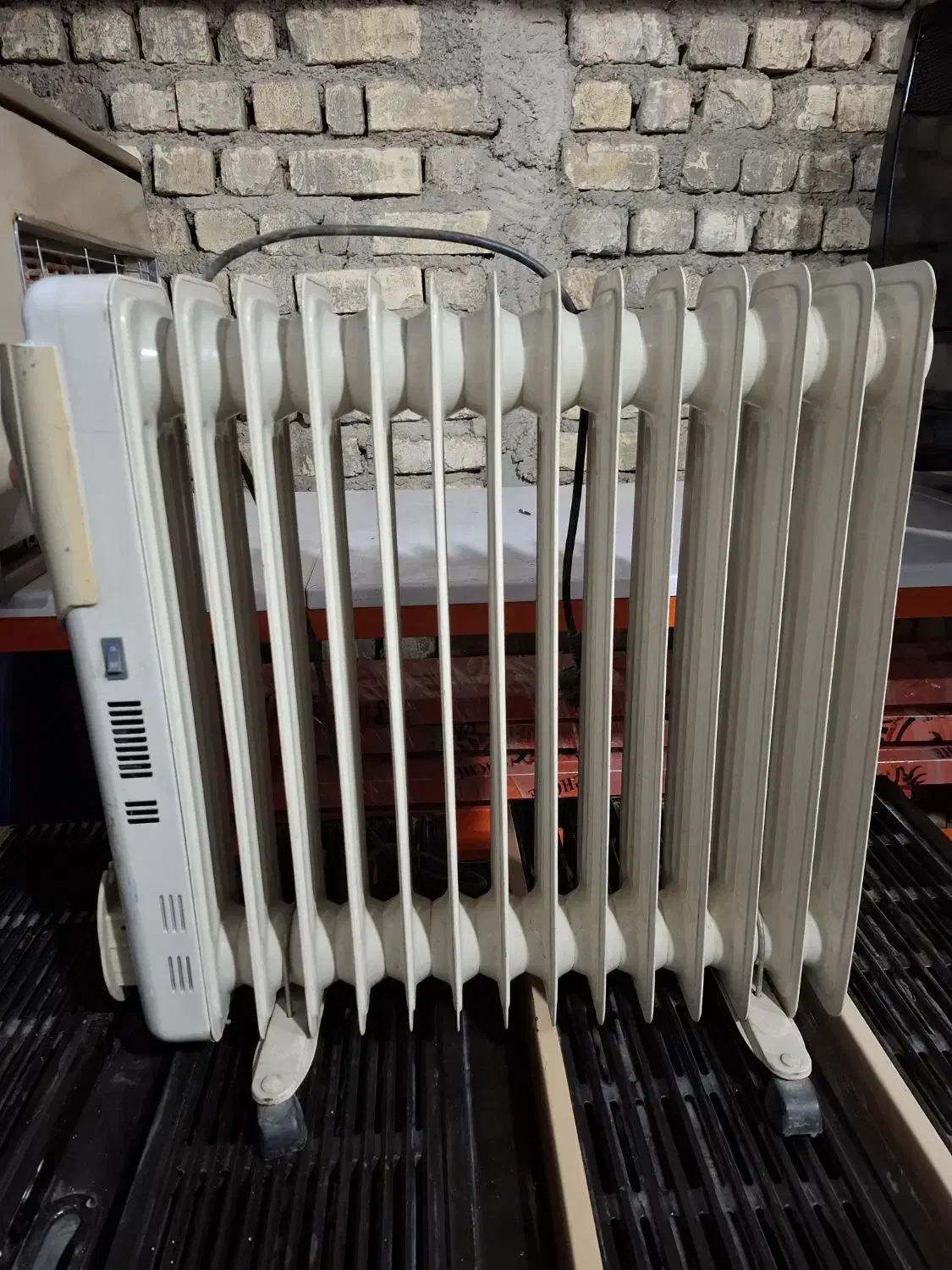 رادیاتور شوفاژ هیتر برقی|بخاری، هیتر، شومینه|برخوار, |دیوار