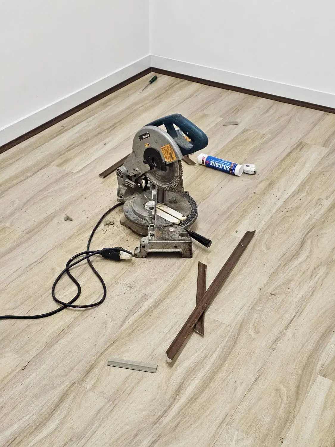 نصاب نصب واجرا قرنیز لمینت و کفپوش|خدمات پیشه و مهارت|تهران, حکیمیه|دیوار