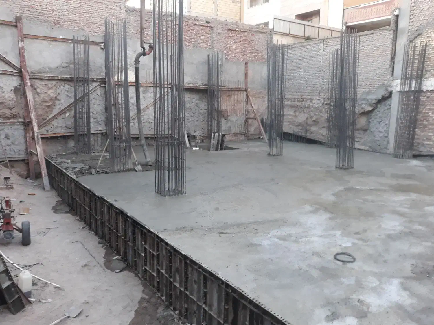 ارماتور...قالبند|استخدام معماری، عمران و ساختمانی|بناب, |دیوار