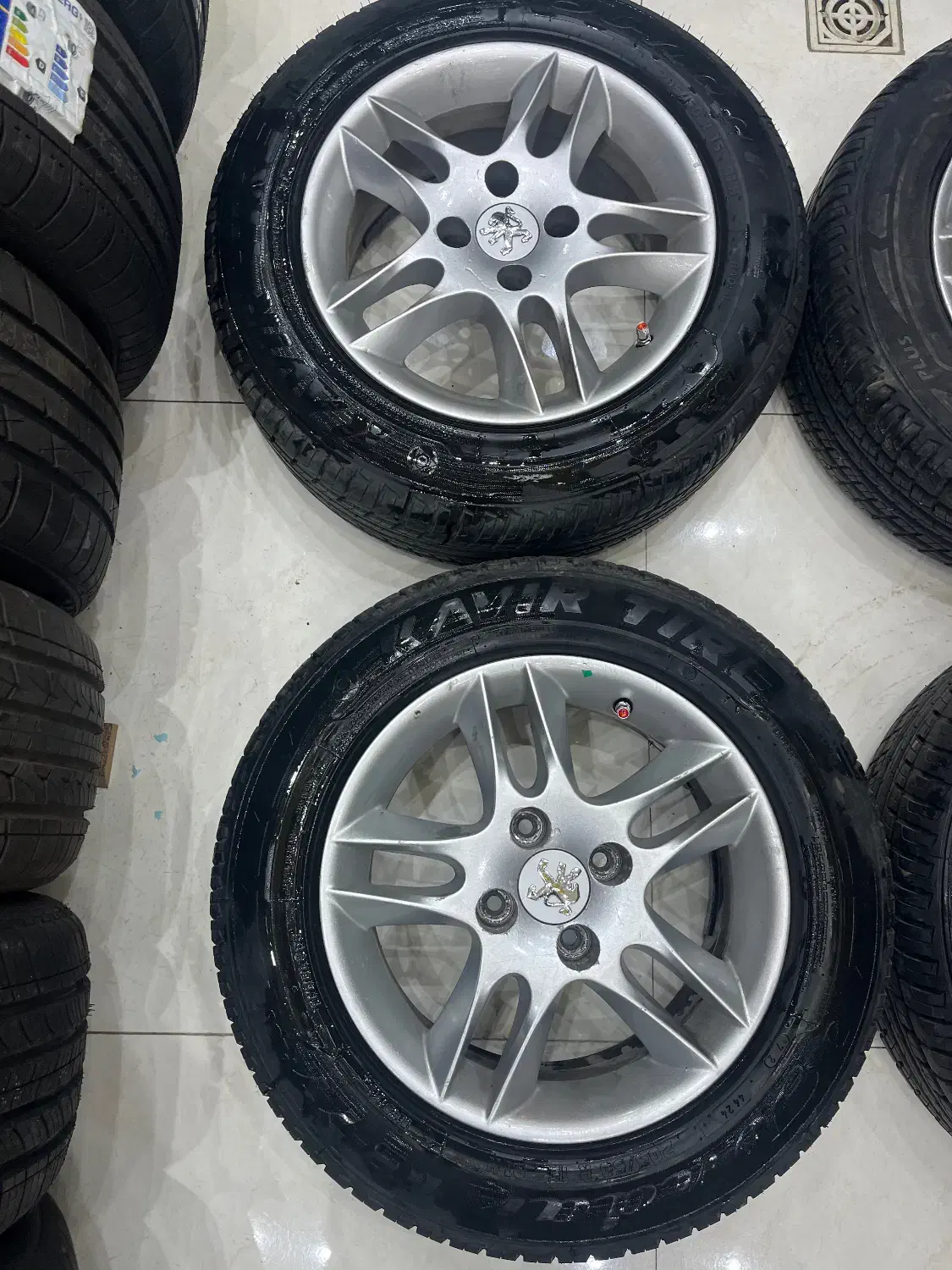 رینگ‌۵ پر شرکتی با لاستیک ۲۰۵.۶۰.۱۵|قطعات یدکی و لوازم جانبی|قشلاق دشت, |دیوار