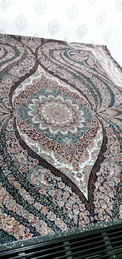 فرش ماشینی دوازده متری خابدار و درخشان بدون ایراد|فرش|تبریز, |دیوار
