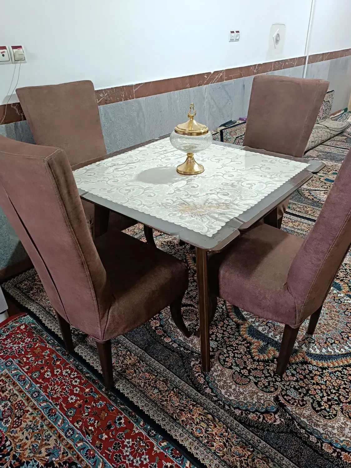 میز غذاخوری ۴نفره|میز و صندلی غذاخوری|قروه, |دیوار