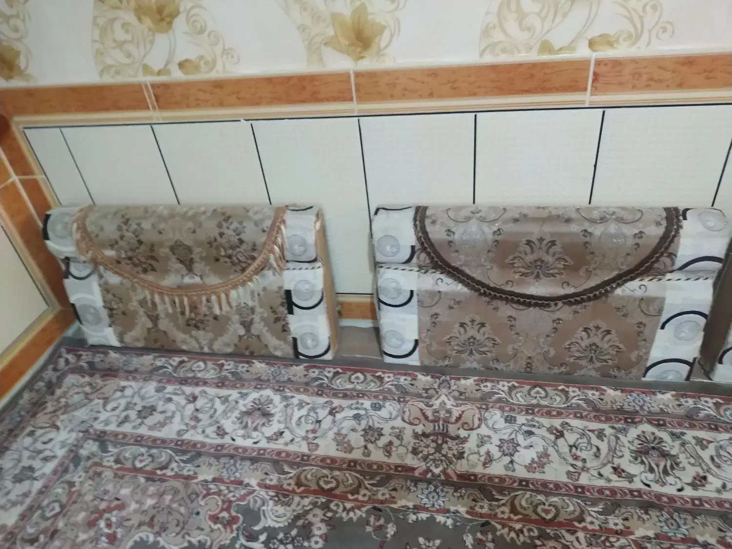 دو جفت پشتی درحد نو|پشتی|خرمآباد, |دیوار