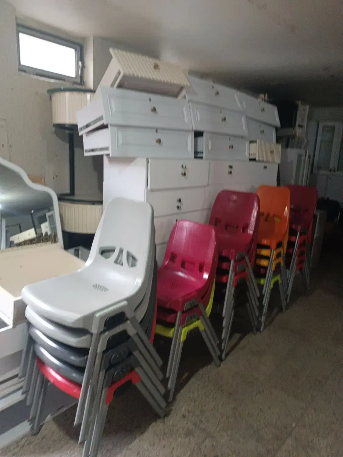 صندلی پلاستیکی و میز فلز ۴ نفره و ۶ نفره|صندلی و نیمکت|تبریز, |دیوار